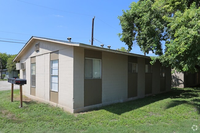 Building Photo - Covina Plaza