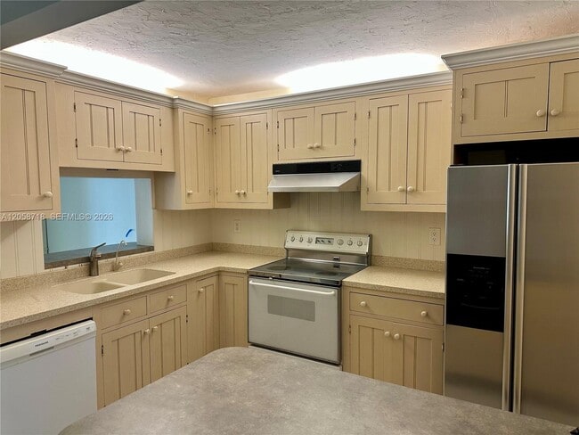 Building Photo - 13705 SW 84th St