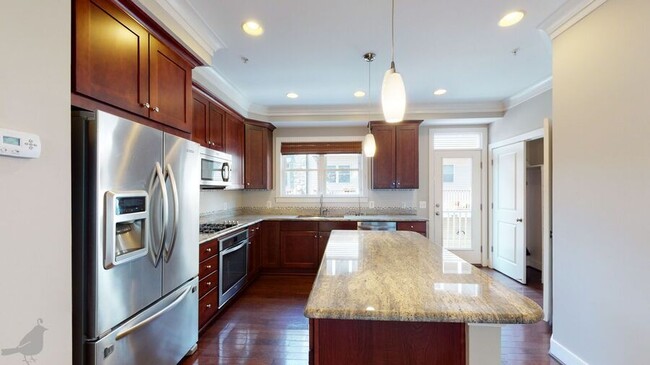 Building Photo - 517 Regent Pl NE