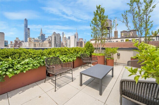 Building Photo - 250 E 21st St