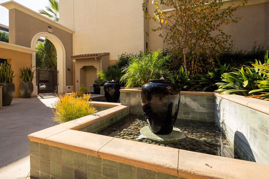 Building Photo - 12975 Agustin Pl