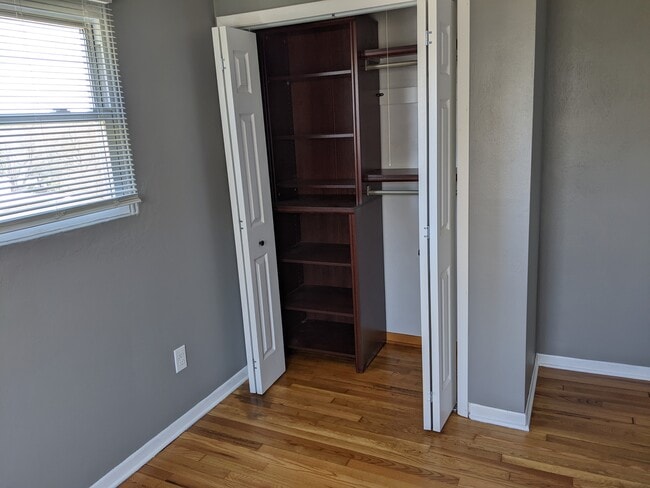 Building Photo - 907 Hooper Rd