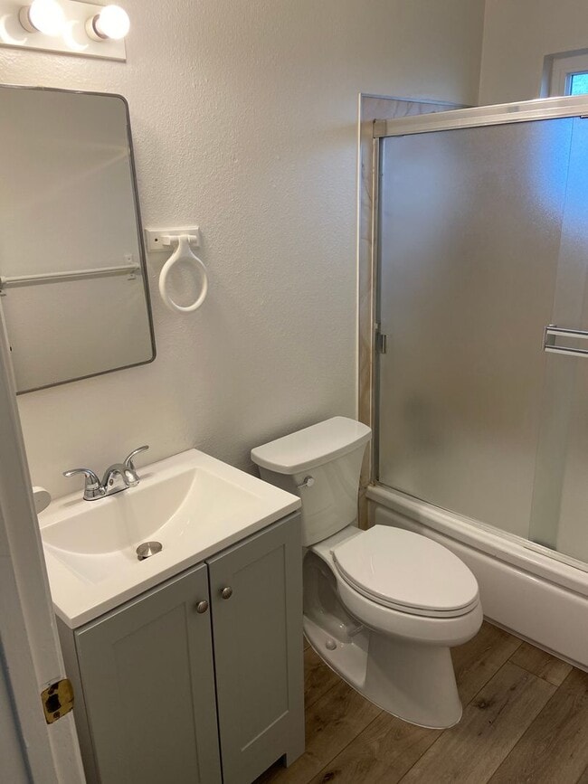 Building Photo - Duplex - Super clean 2 bdrm, 1 bath