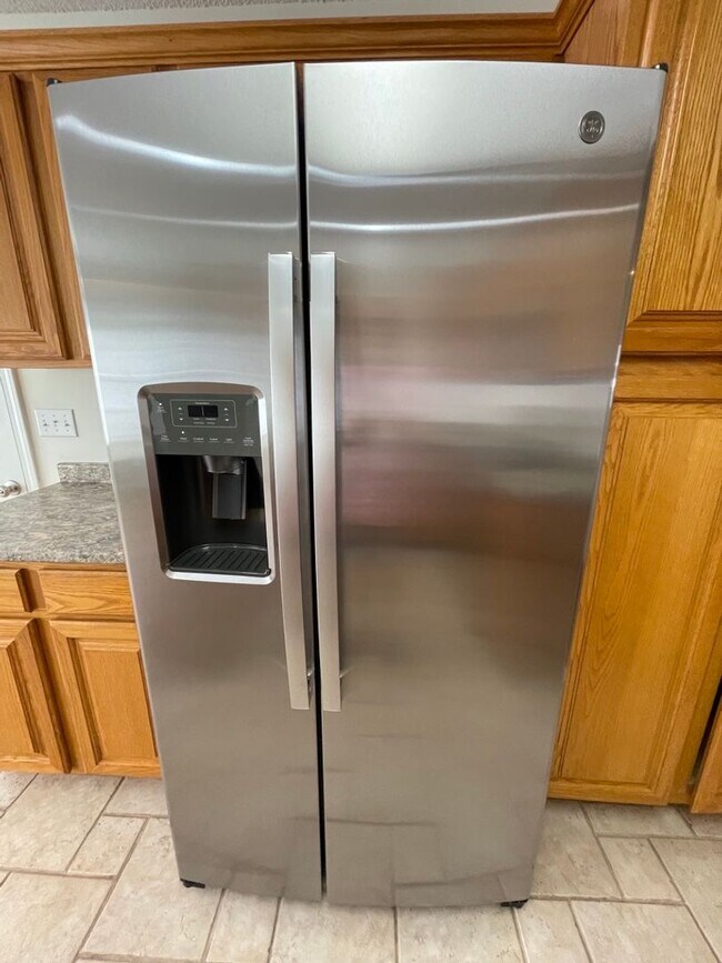 Building Photo - Spacious 4BR Home in Seven Oaks with Garage & Private Yard