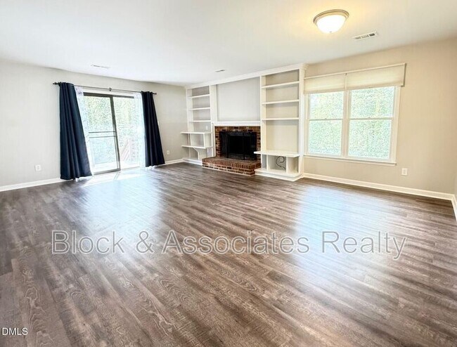 Building Photo - 6400 Meadow View Dr