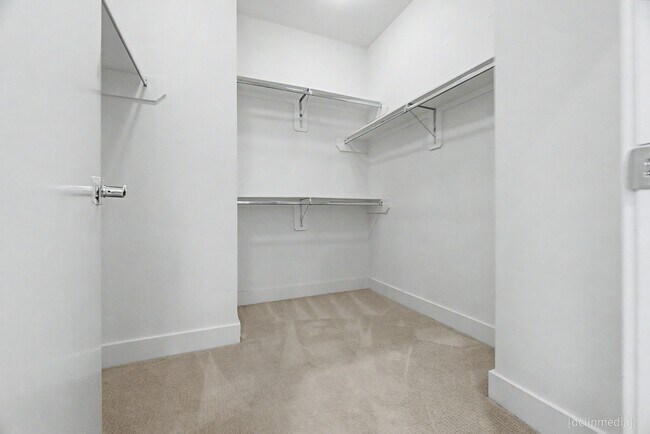 Building Photo - 1705 Alamo St