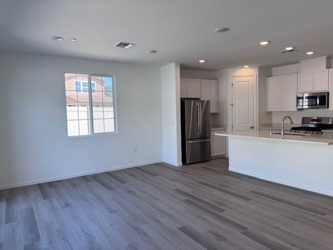 Building Photo - Lovely, spacious and brand new construction at the new Loma Rica Ranch