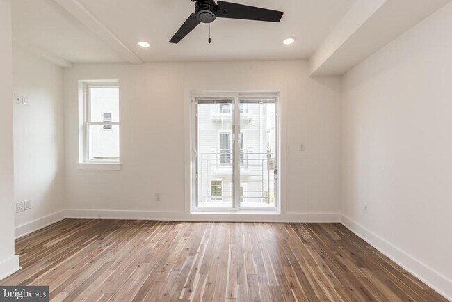Building Photo - 2132 Berges St
