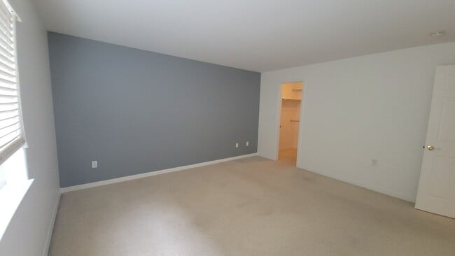 Building Photo - Beautiful Single Story Townhouse with Den & Attached 2-Car Garage