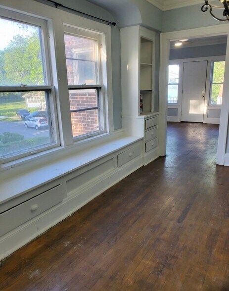 Building Photo - 3390 E 143rd St