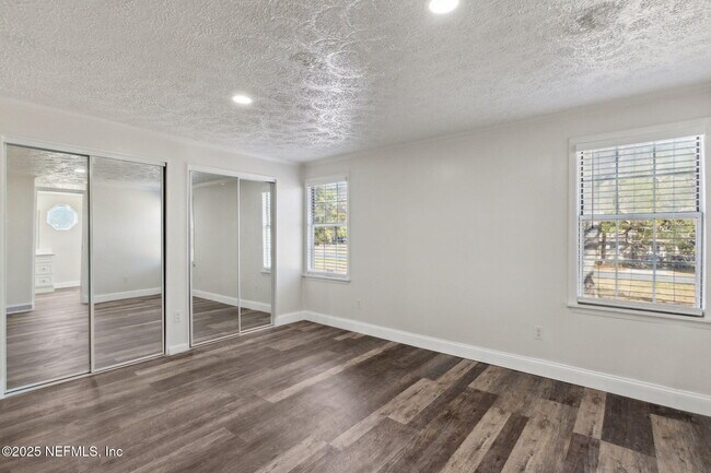 Building Photo - 97119 Diamond St