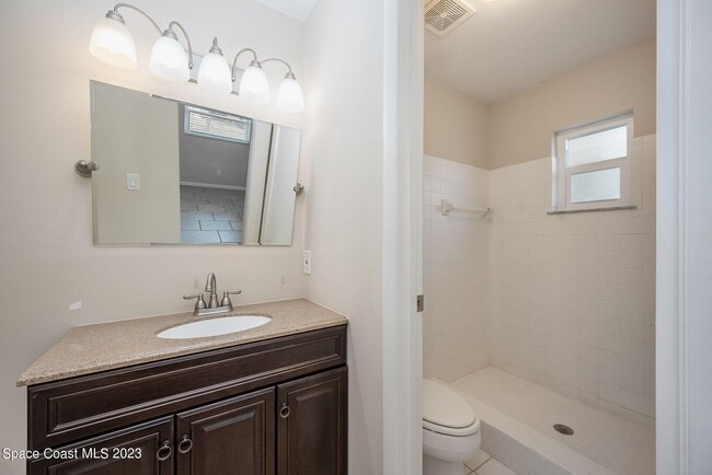 Building Photo - 511 Avignon Dr