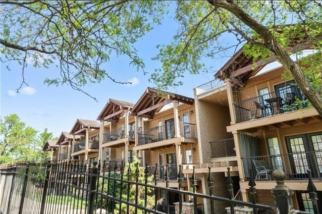 Primary Photo - Plaza condo 2 Bed 2 Bath! $1500.00