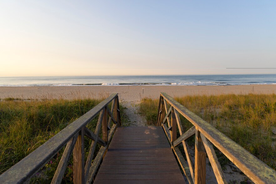 Building Photo - 687 Dune Rd