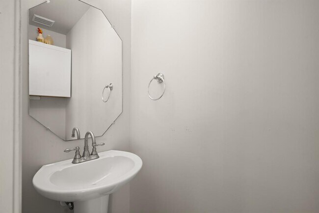 Building Photo - 17841 Park Valley Dr
