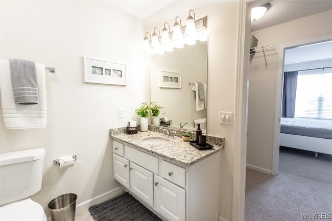 Building Photo - 5 S Autumn St