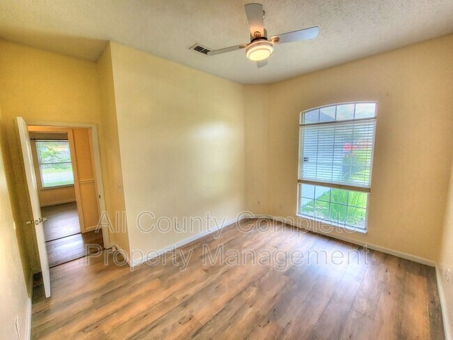 Building Photo - 433 Casheros Cove Dr