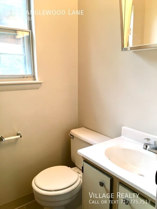 Building Photo - 460 Tanglewood Ln