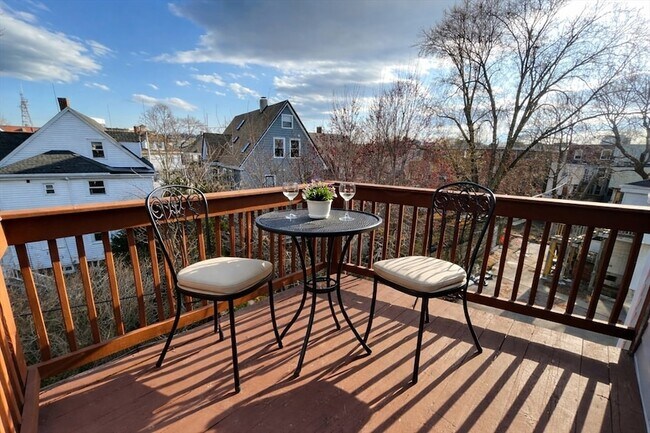 Building Photo - 19 Bradbury St