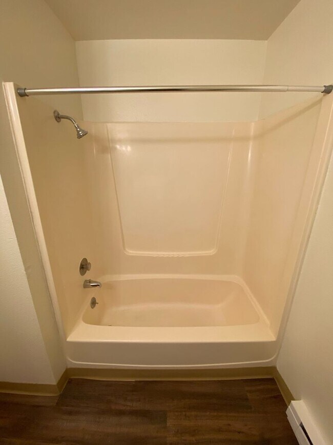 Building Photo - 1222 NE 4th St