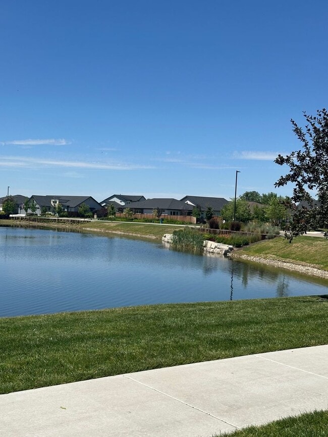 Building Photo - Riverstone: Gated Community, Pond Access i...