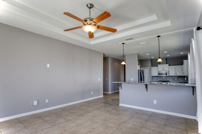 Building Photo - Annual Pool Home in The Stoneybrook Community of Venice!