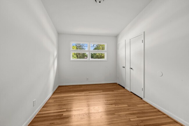 Building Photo - Charming 4 Bedroom, 2 Bathroom house