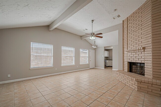 Building Photo - 7111 Village Lake Dr