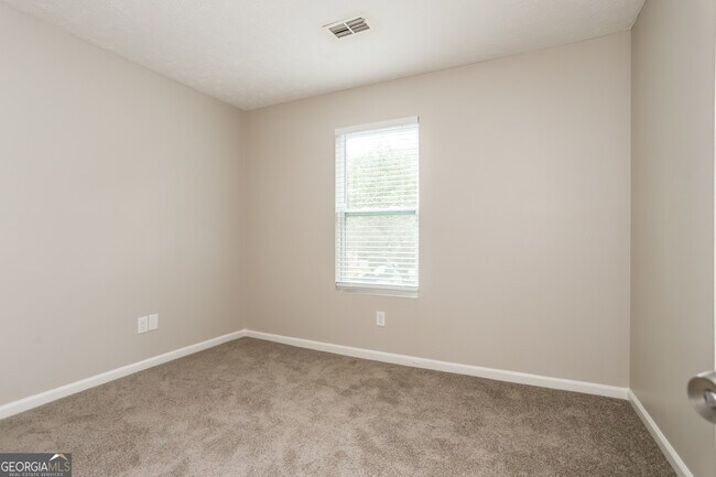 Building Photo - 819 Martin Rd