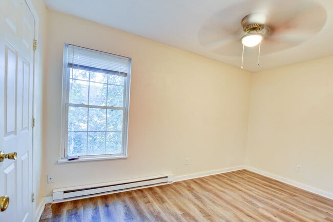 Building Photo - 3 Bedroom 1 Bathroom