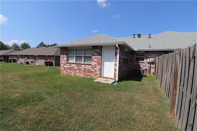 Building Photo - 2701 Dividend Dr