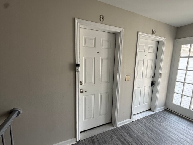 Building Photo - Beautiful Condo in Hillsboro Villlage