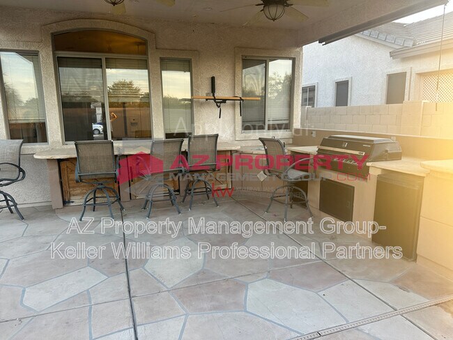 Building Photo - 16802 W Tonbridge St