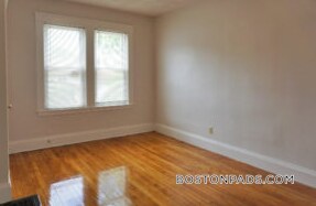 Building Photo - 381 Crescent St