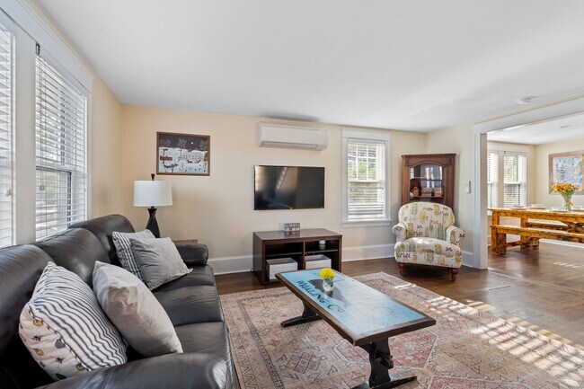 Building Photo - 181 Main St