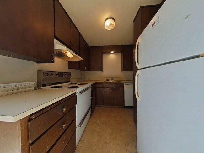 Building Photo - 2 Bedroom Townhouse ~ Centrally Located
