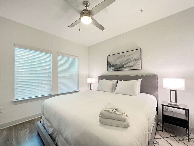 Building Photo - 2615 N Grady Ave