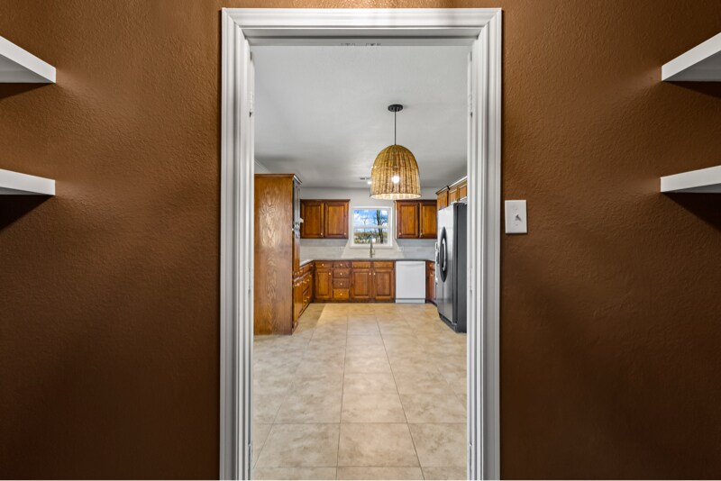 Building Photo - 170 N Meadowbrook Dr