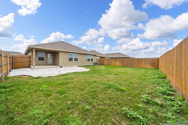 Building Photo - 1080 Amble Oak