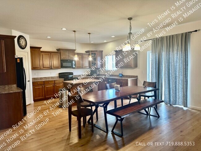 Building Photo - 3755 Reindeer Cir