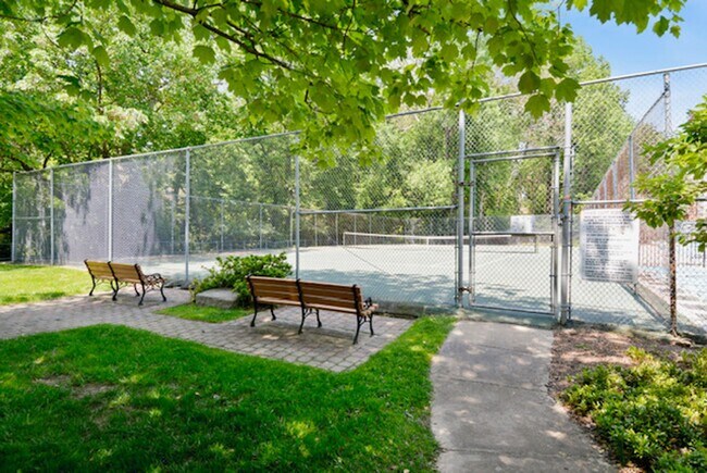 Building Photo - 10619 Weymouth St