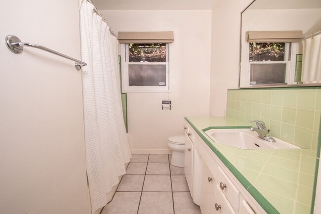 Building Photo - Charming 3 Bed/2 Bath Home in Bird Rock/ La Jolla- 1 Block from the Ocean!