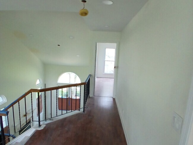 Building Photo - 1150 Regency Dr