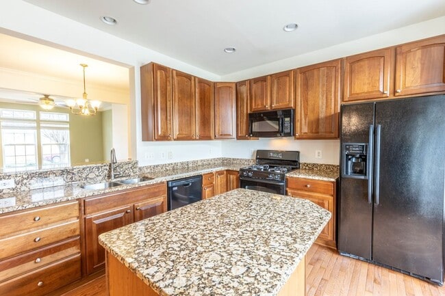 Building Photo - 2042 Lockwood Dr