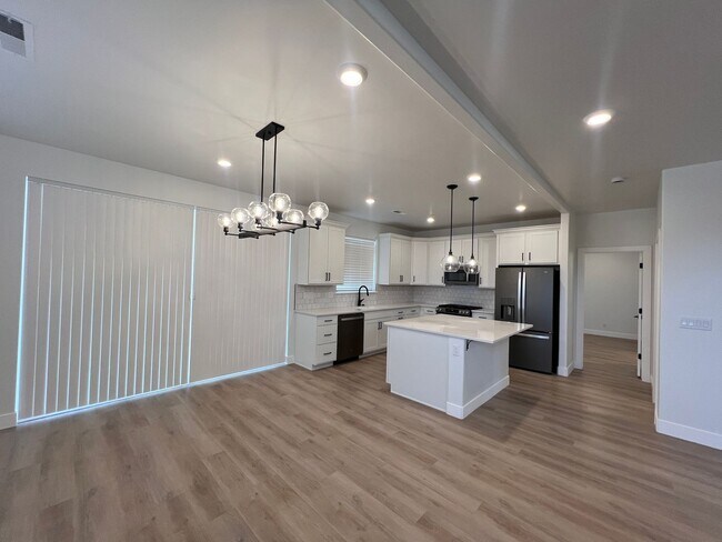 Building Photo - 702 Cedar Hl Dr