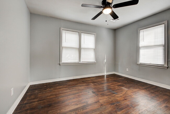 Building Photo - 1110 W Apache St