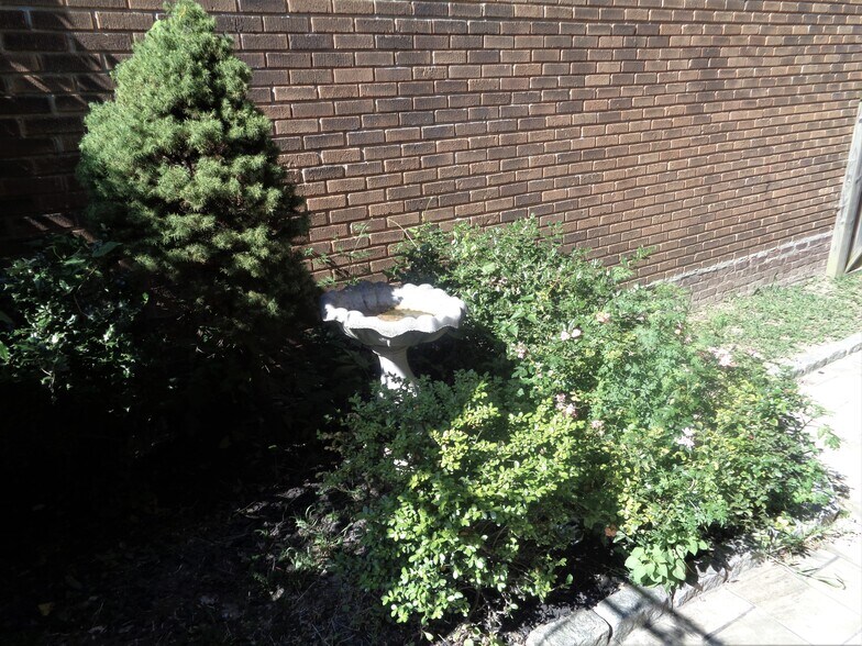 Building Photo - 3656 New Hampshire Ave NW