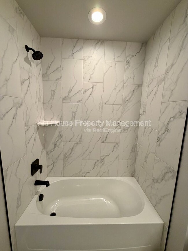 Building Photo - 2640 Brookstone Dr