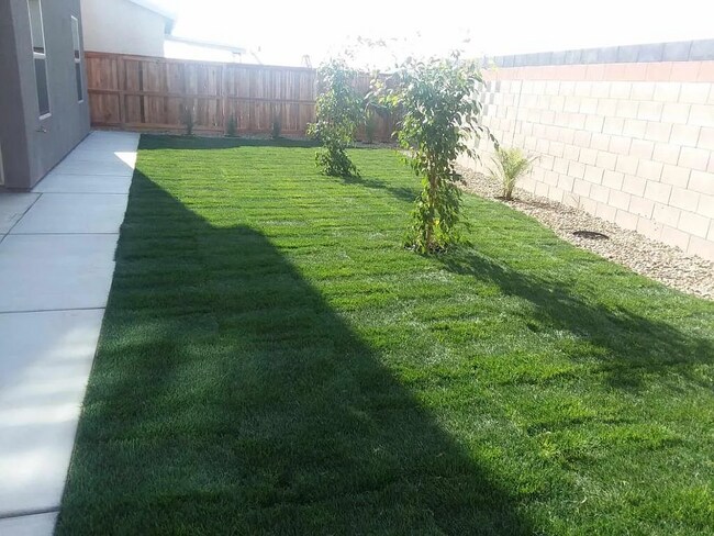 Building Photo - Beautiful Two-Story Home Featuring Granite Kitchen, Large Island & Spa-Style Primary Suite