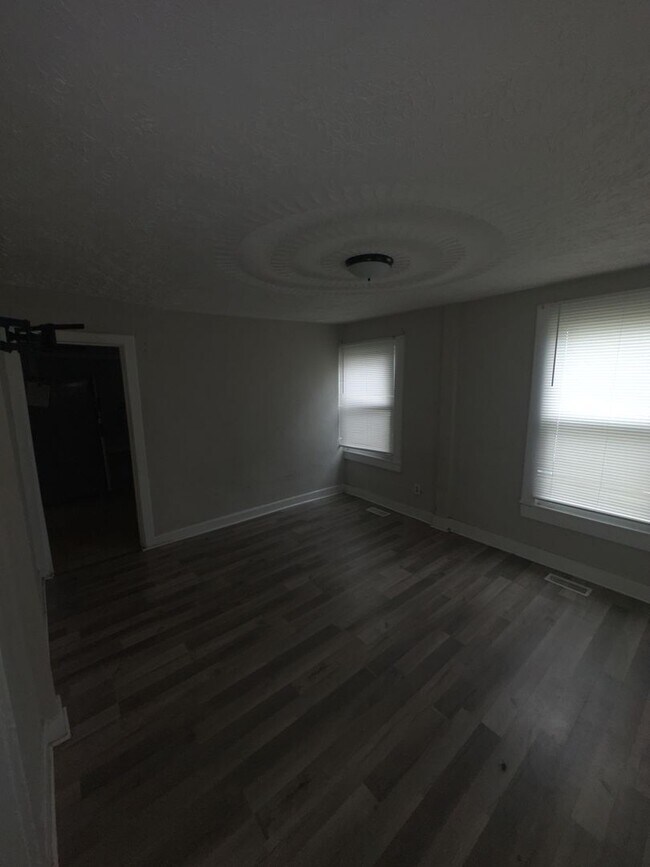 Building Photo - Single Family Home Available Almost Immediately!